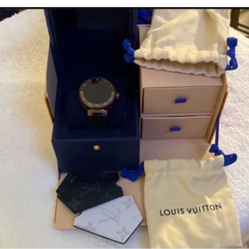 Louis Vuitton Tambour Horizon. QAO5